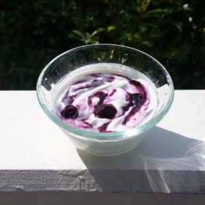 Easy-blueberry-sauce-no-added-sugar