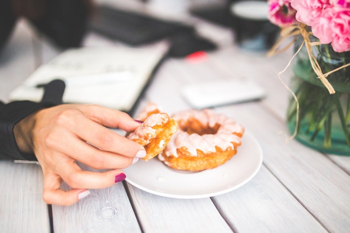 When Your Sweet Tooth Aches: 6 Solutions for Afternoon Sugar Cravings