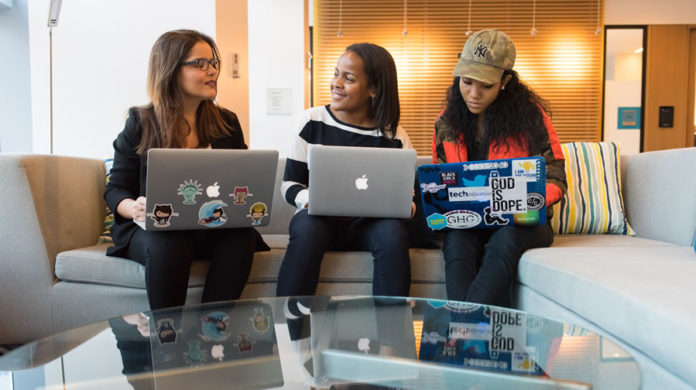 ladies-sofa-laptops-900w remove the plank